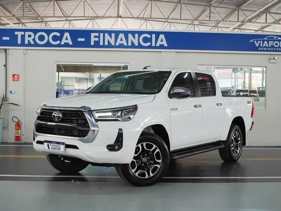 TOYOTA HILUX 2.8 D-4D TURBO DIESEL CD SRX 4X4 AUTOMÁTICO TOYOTA HILUX 2.8 D-4D TURBO DIESEL CD SRX 4X4 AUTOMÁTICO